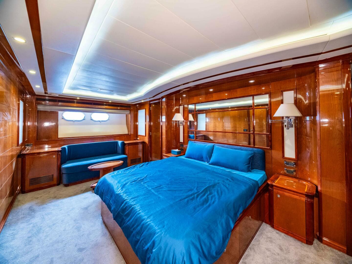 2005 Custom Line 112 — photo 10