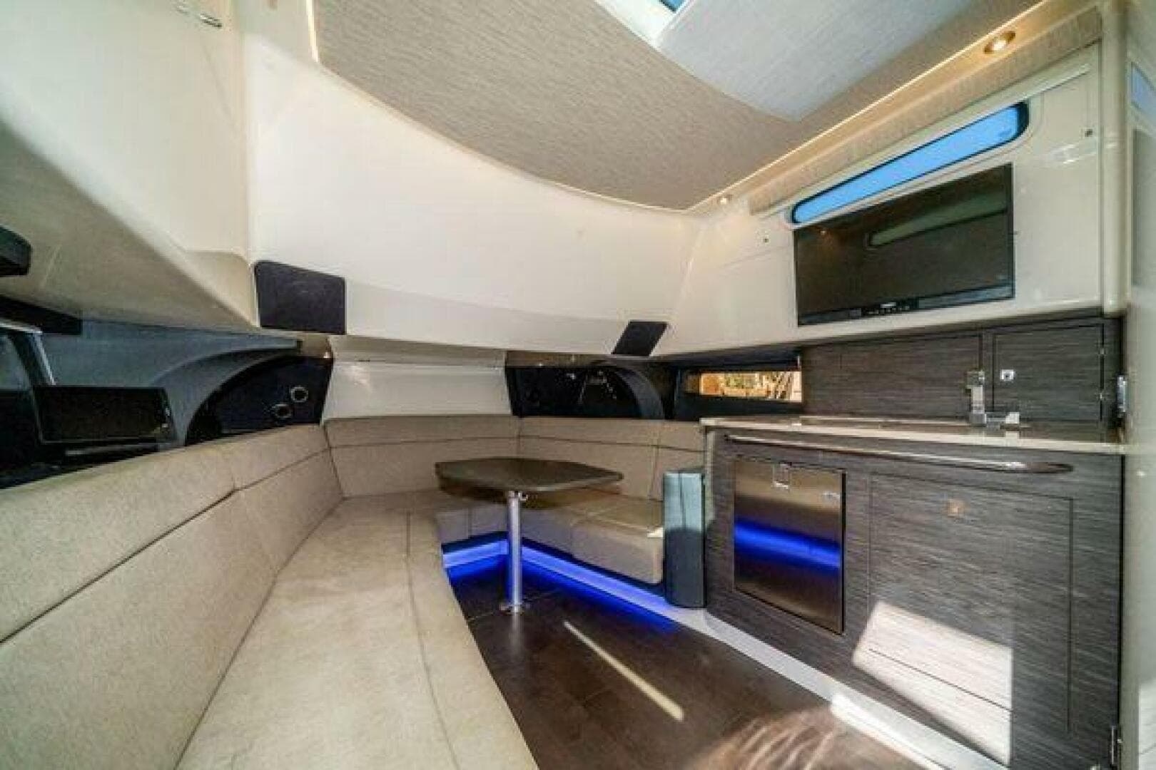 2017 Boston Whaler 42 Outrage — photo 27