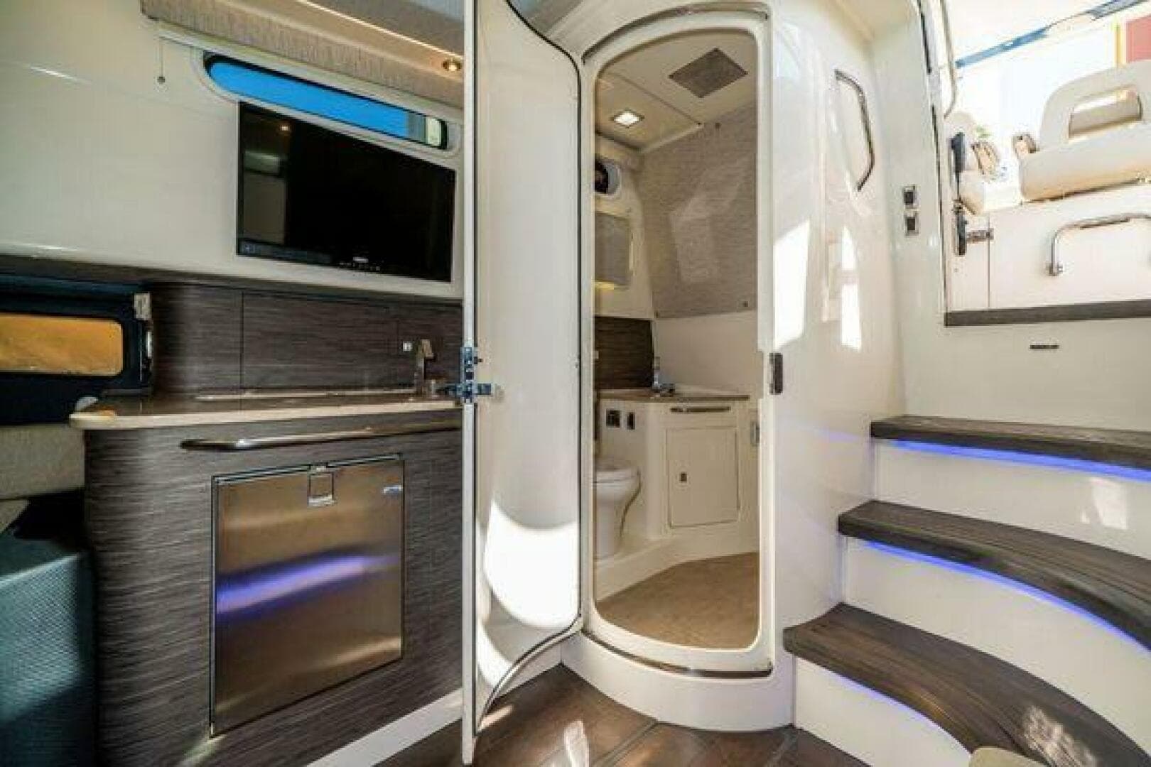 2017 Boston Whaler 42 Outrage — photo 30