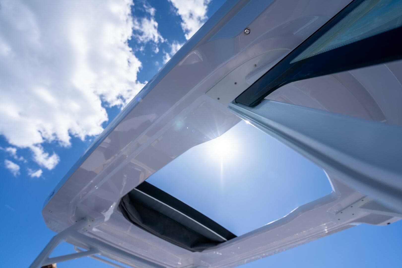 2026 Axopar Sun-Top — photo 9