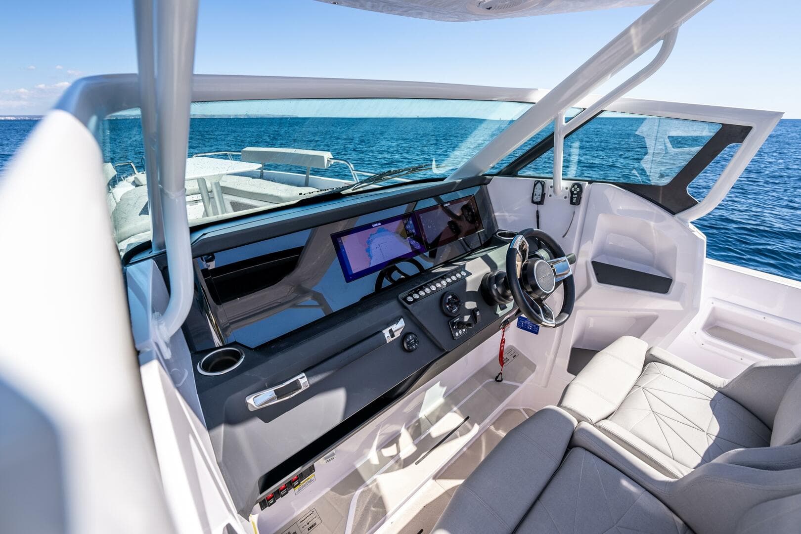 2026 Axopar Sun-Top — photo 5