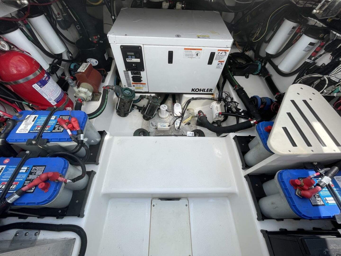 2017 Boston Whaler Outrage — photo 25