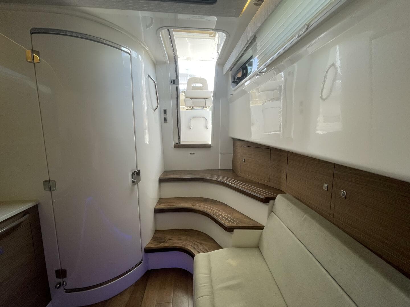 2017 Boston Whaler Outrage — photo 14