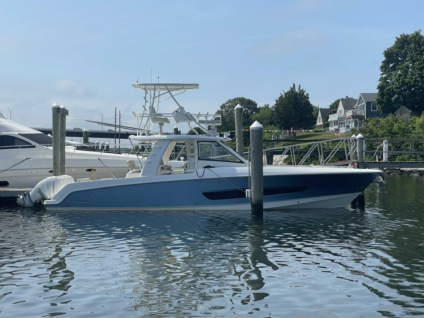 2017 Boston Whaler Outrage — photo 1