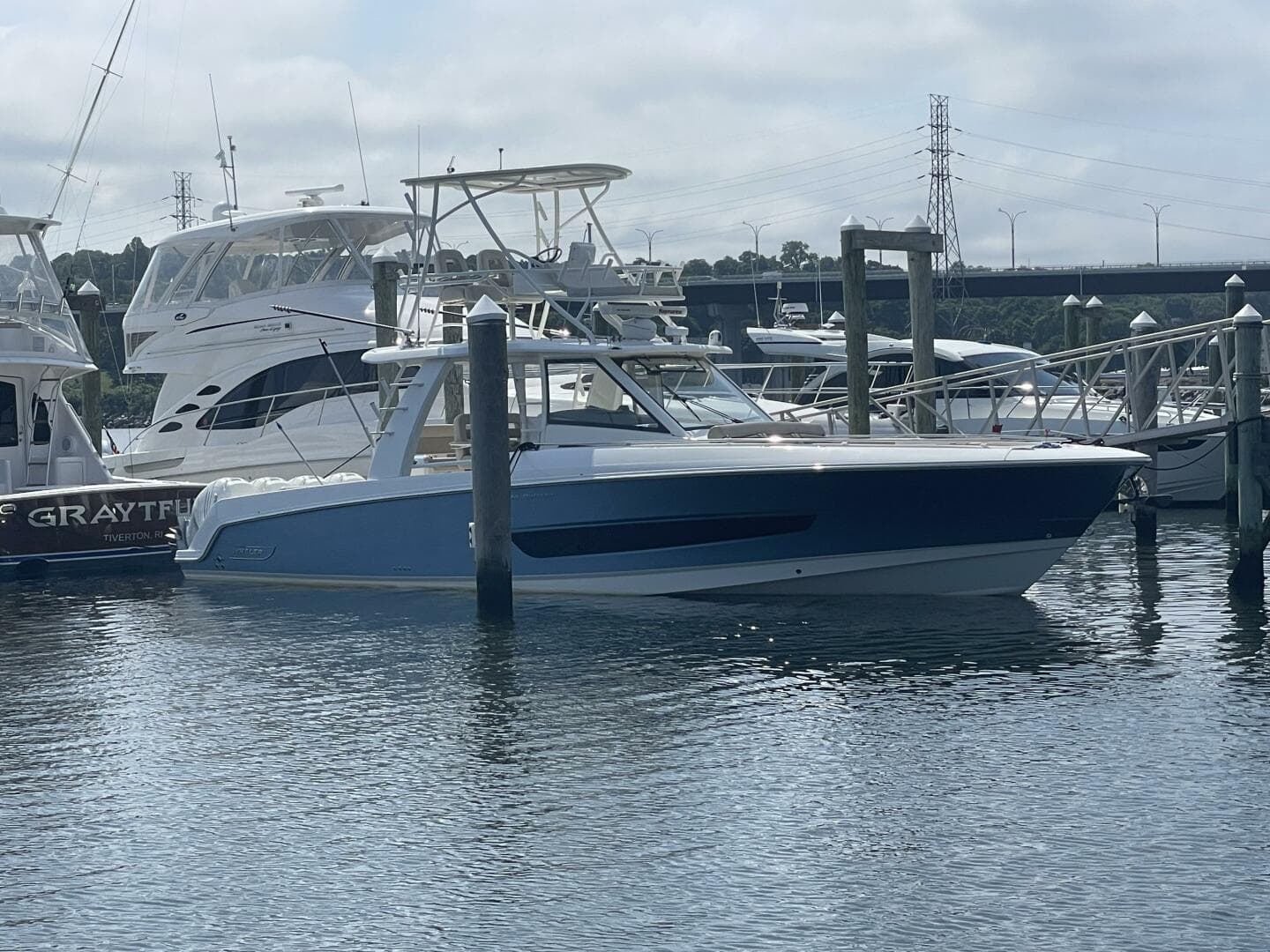 2017 Boston Whaler Outrage — photo 3