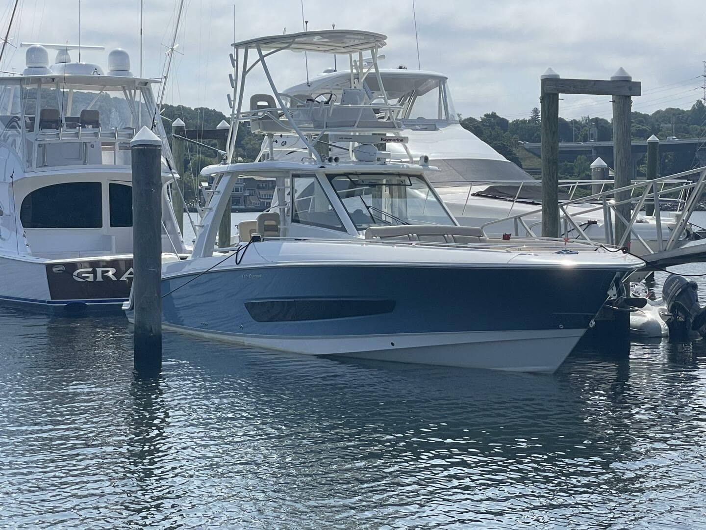 2017 Boston Whaler Outrage — photo 2