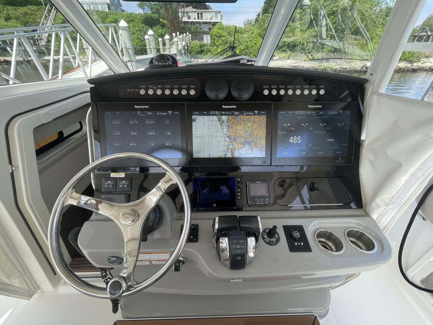 2017 Boston Whaler Outrage — photo 10