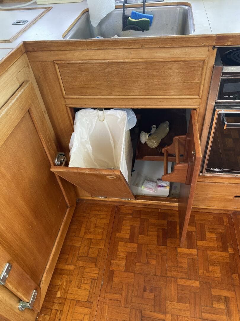 1987 Grand Banks 42 — photo 30