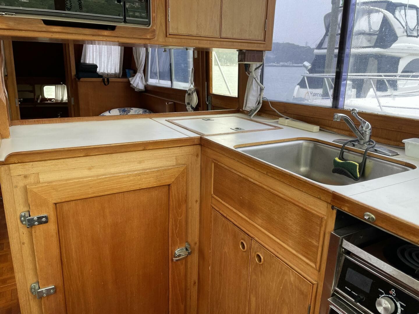 1987 Grand Banks 42 — photo 29