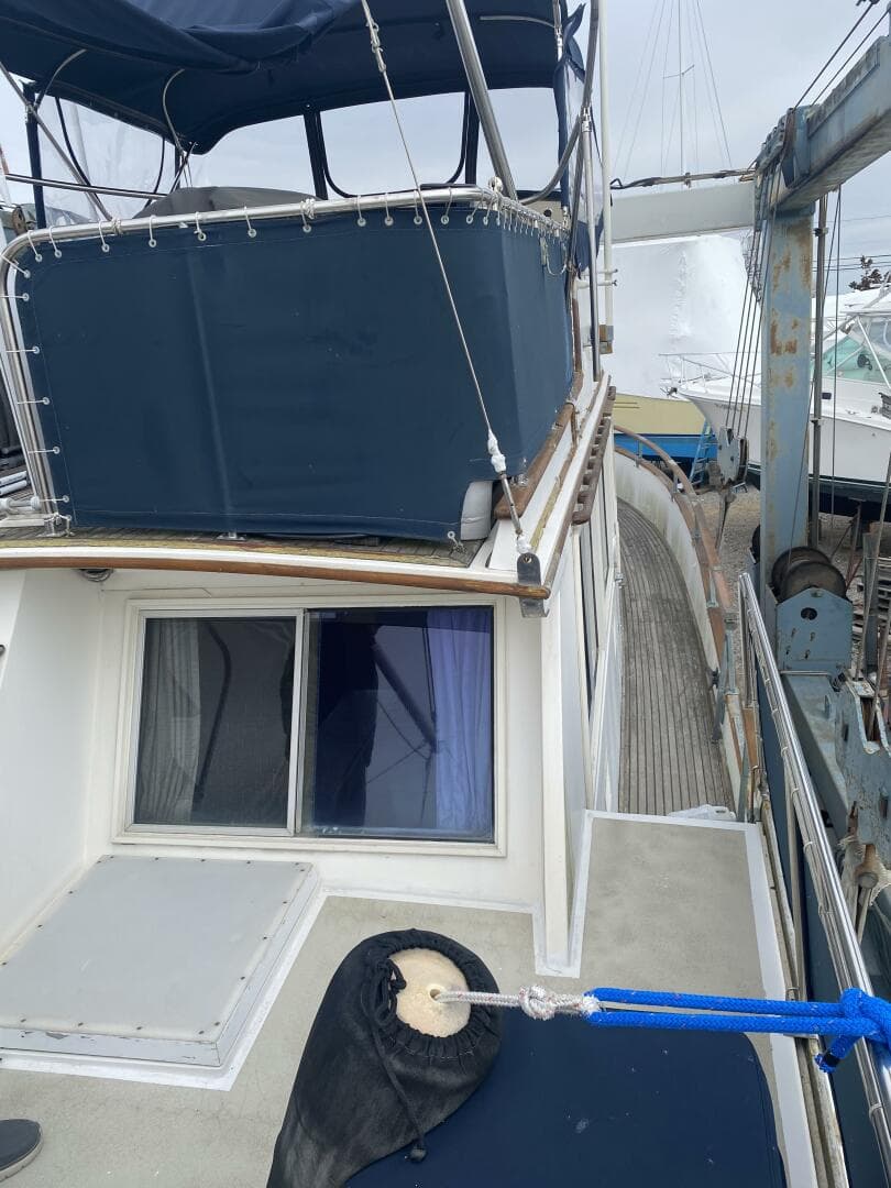 1987 Grand Banks 42 — photo 13