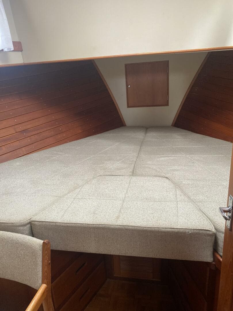 1987 Grand Banks 42 — photo 40