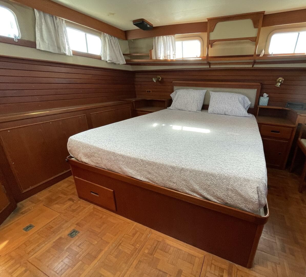 1987 Grand Banks 42 — photo 32