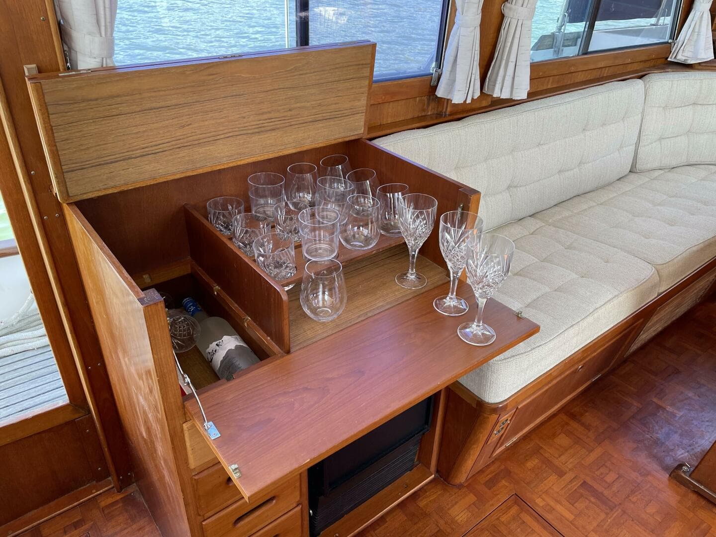 1987 Grand Banks 42 — photo 27