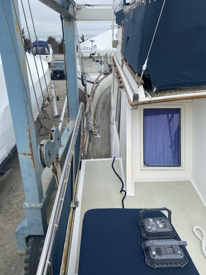 1987 Grand Banks 42 — photo 21