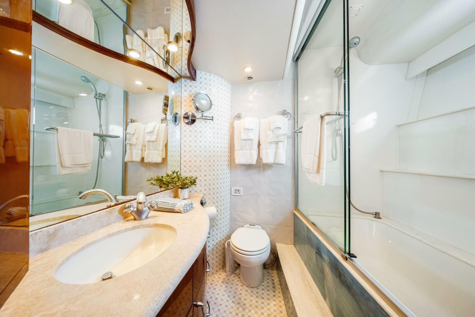 2005 Marquis — photo 70