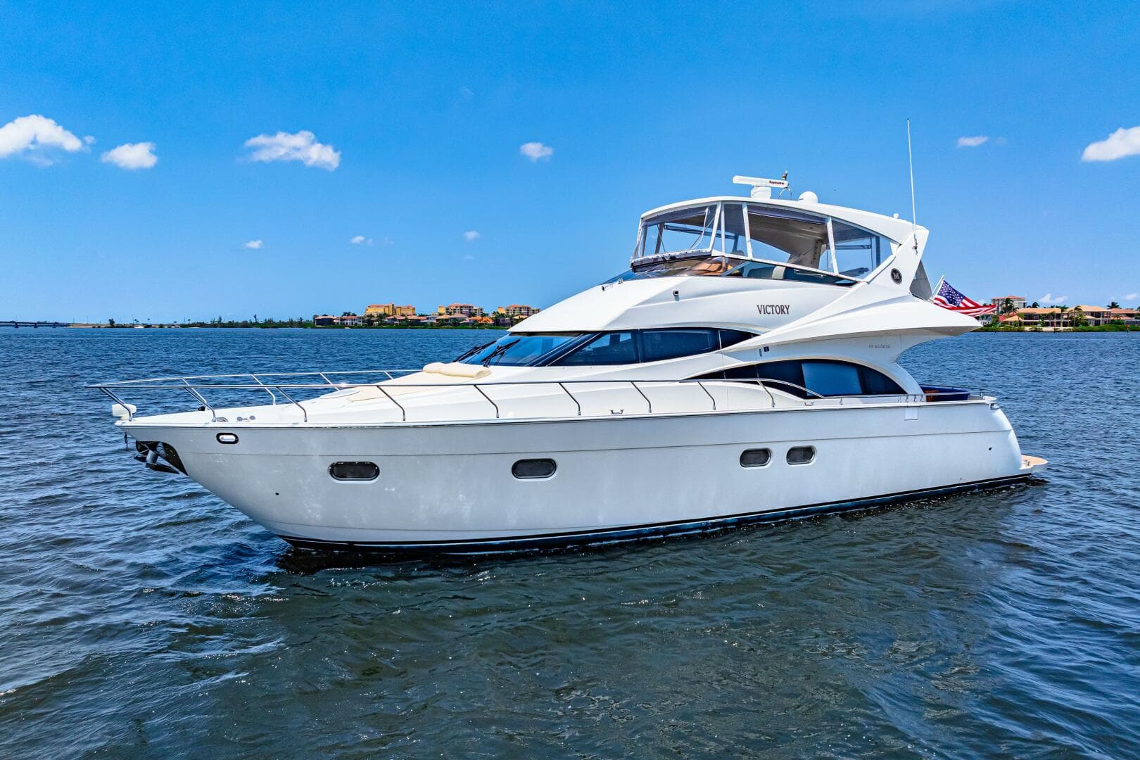 2005 Marquis — photo 1