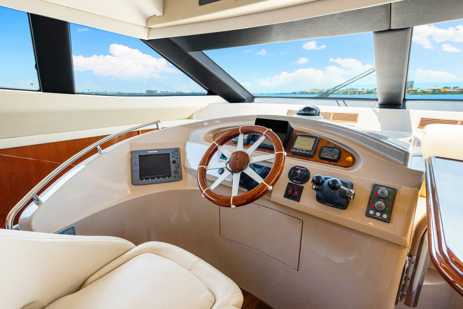 2005 Marquis — photo 61