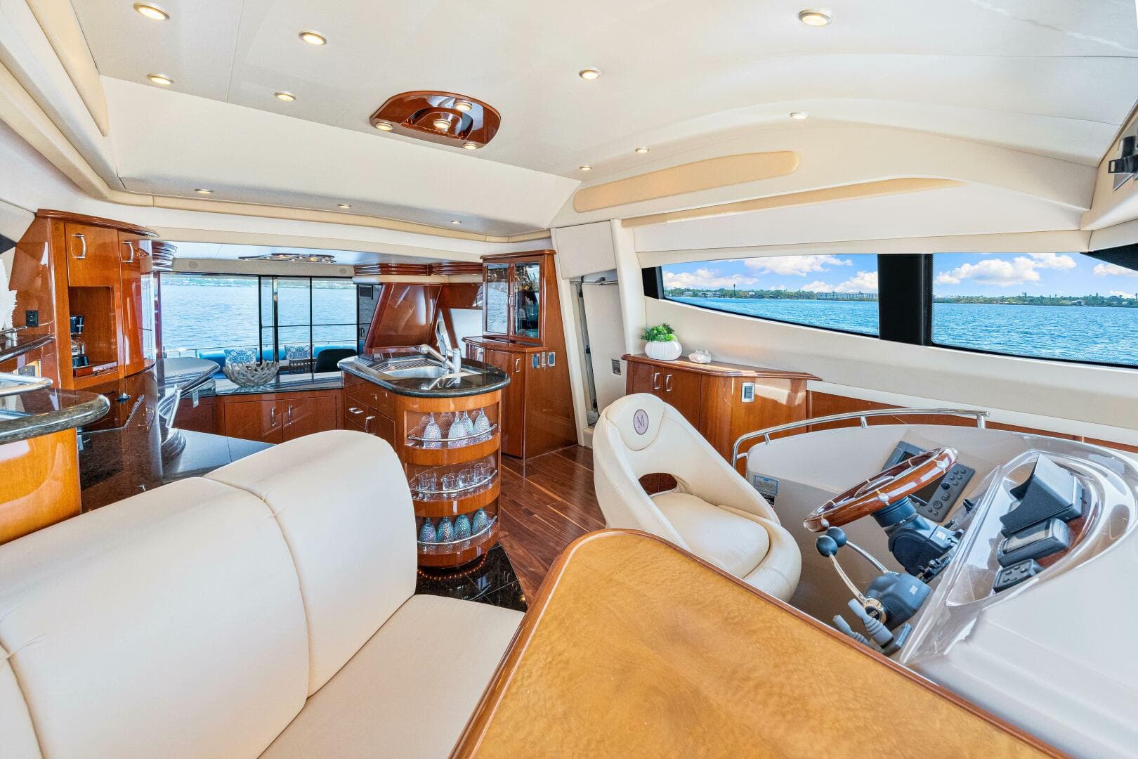 2005 Marquis — photo 63