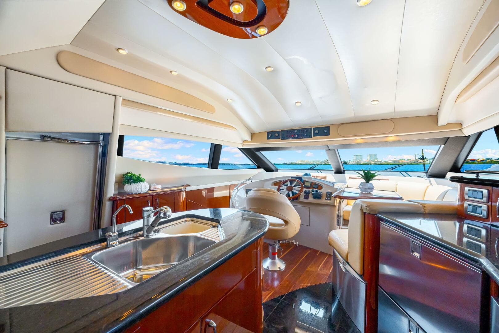 2005 Marquis — photo 59