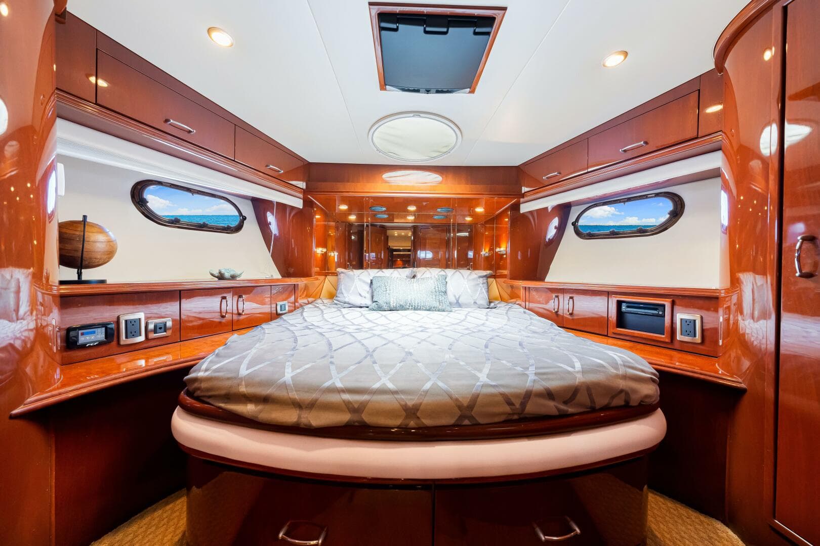 2005 Marquis — photo 71