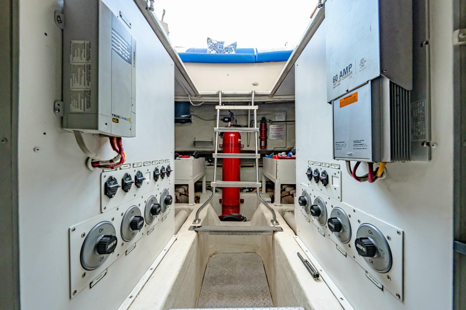 2005 Marquis — photo 79