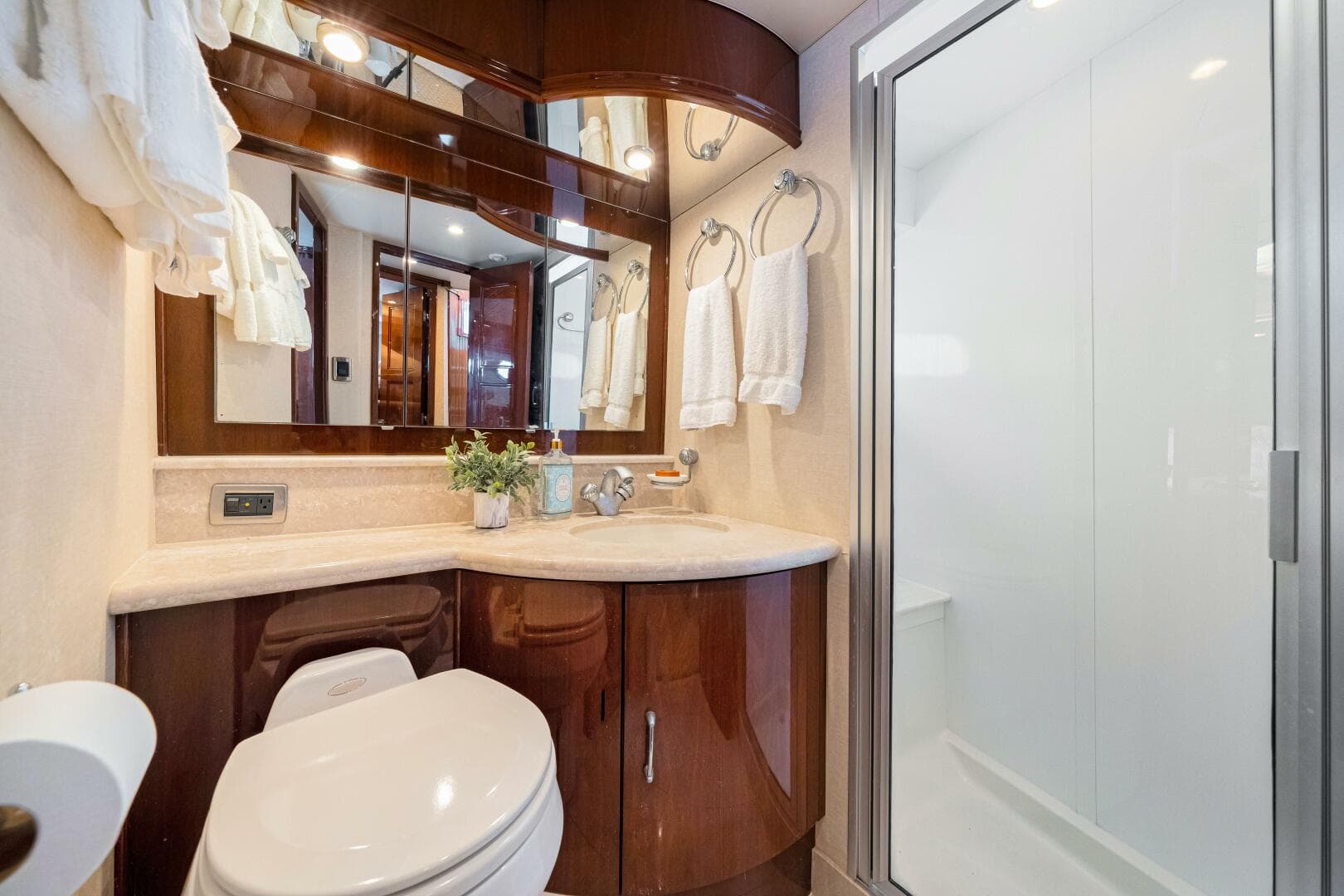 2005 Marquis — photo 73