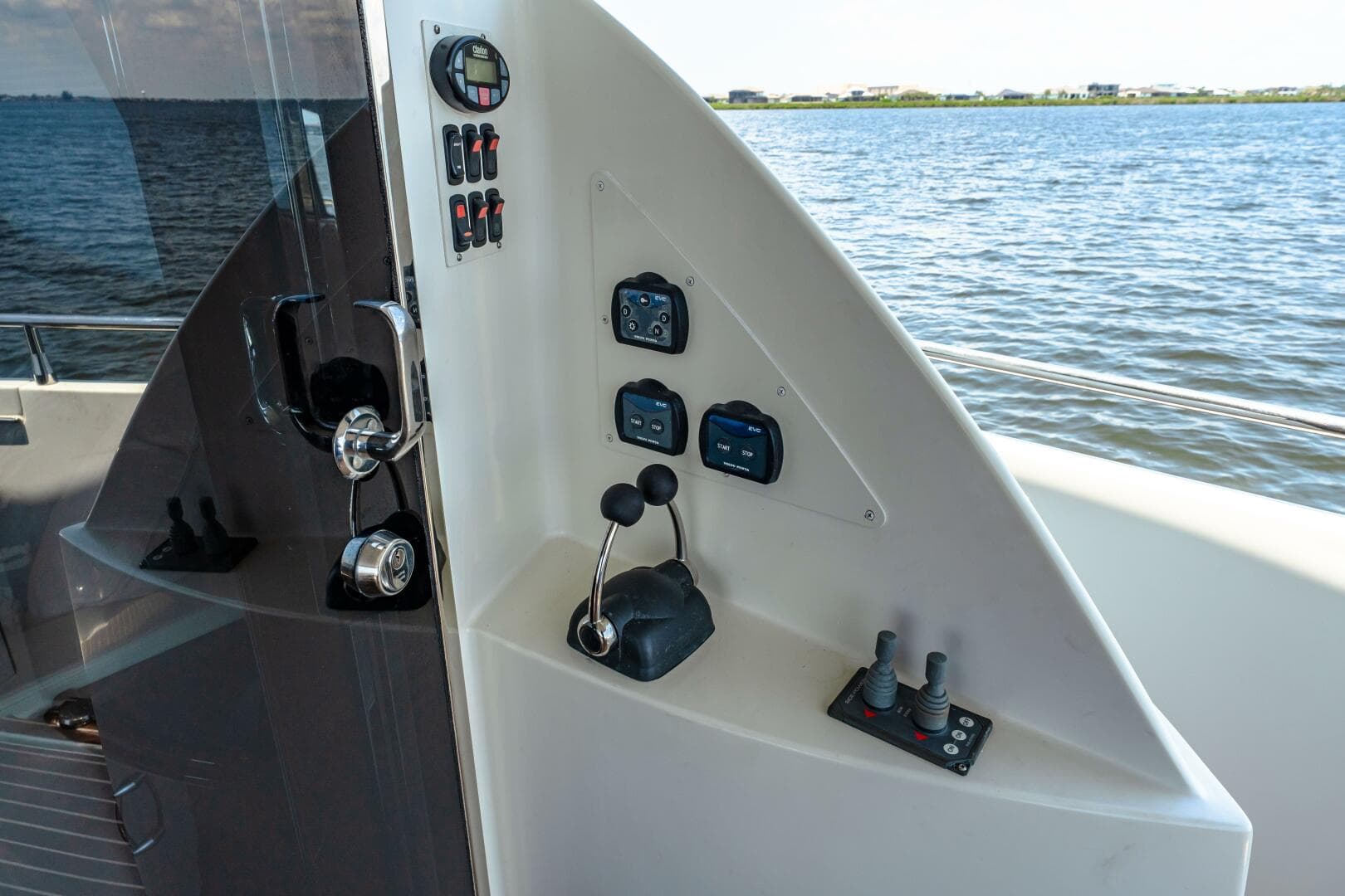 2005 Marquis — photo 52