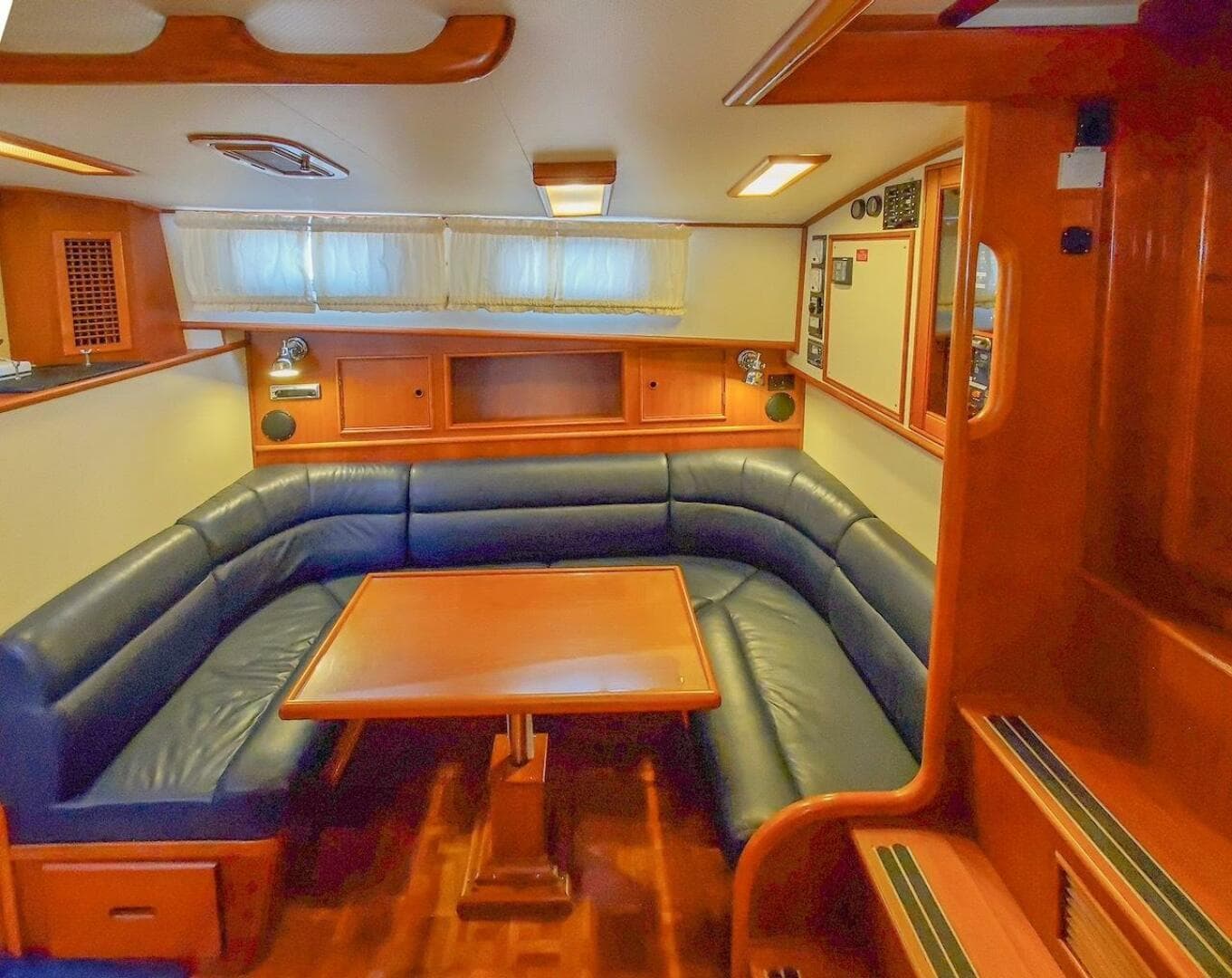 1998 Grand Banks 38 Eastbay EX — photo 15