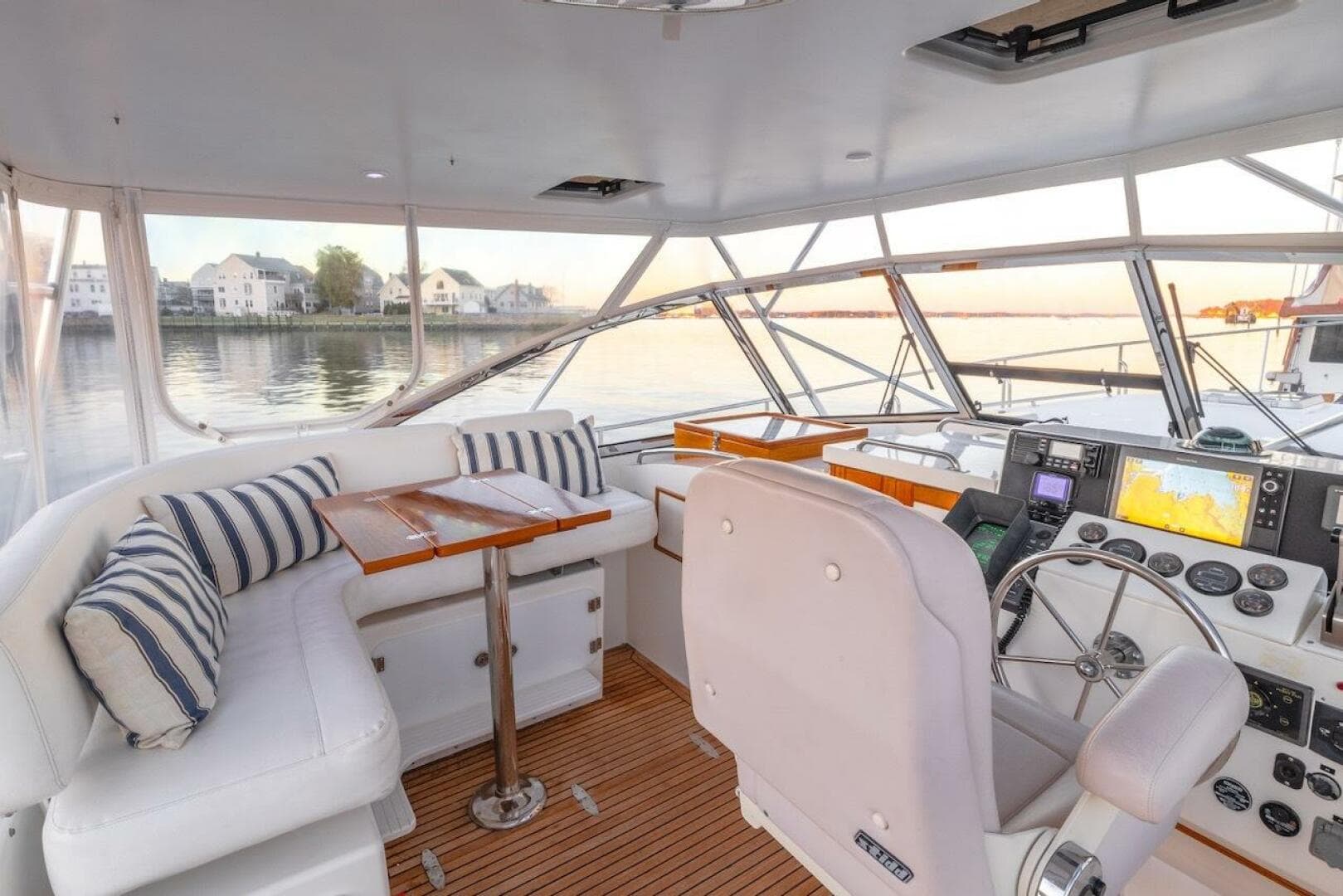 1998 Grand Banks 38 Eastbay EX — photo 7