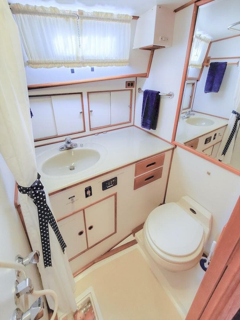 1998 Grand Banks 38 Eastbay EX — photo 25