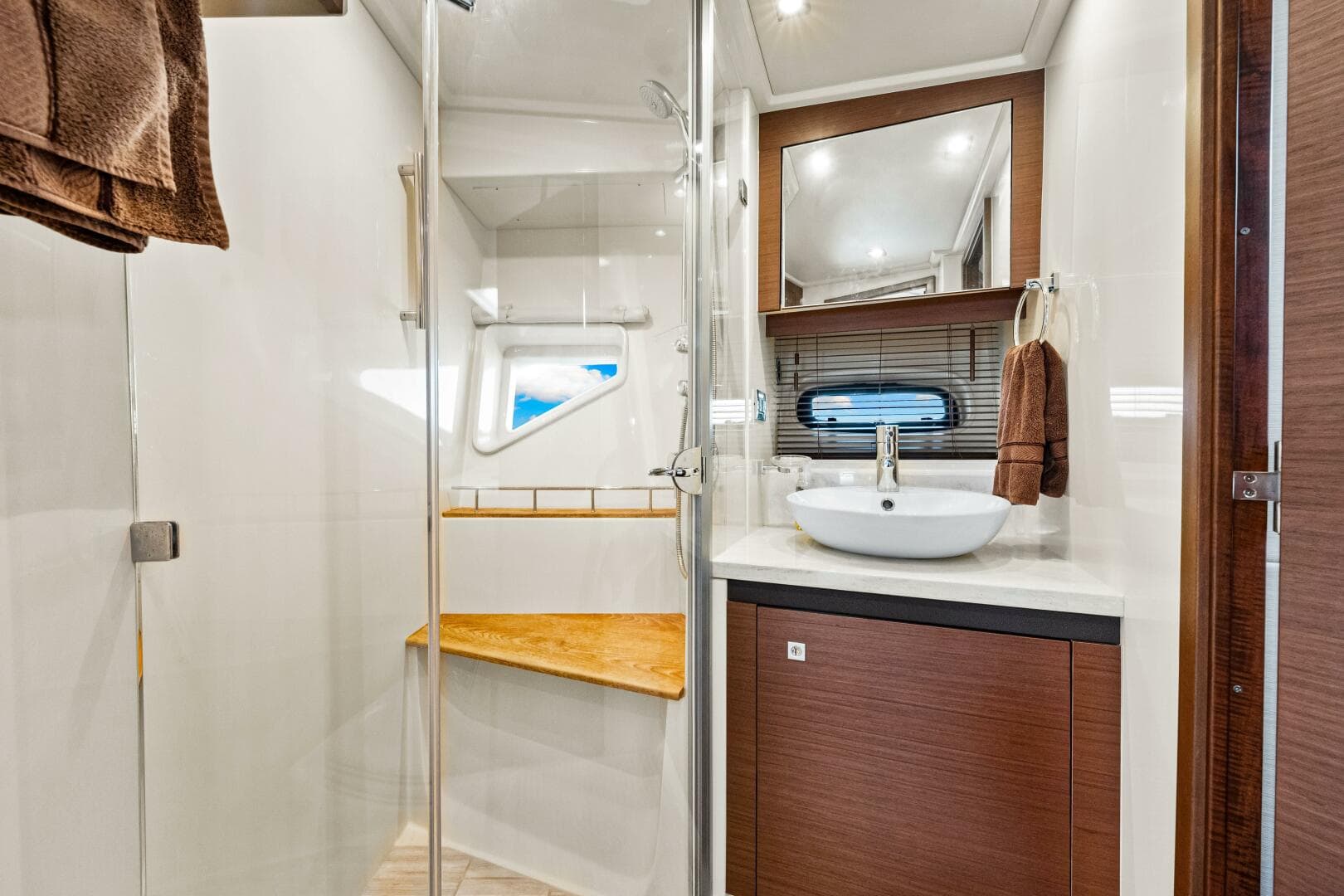 2016 Sea Ray 510 Sundancer — photo 27