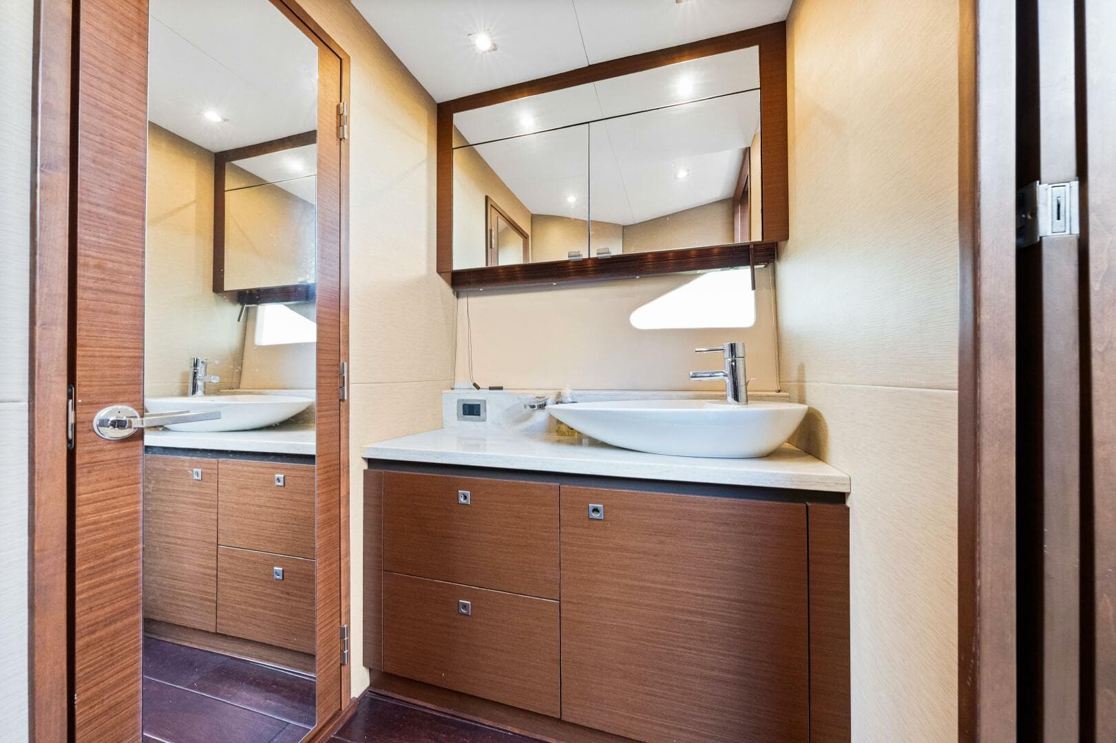 2016 Sea Ray 510 Sundancer — photo 31