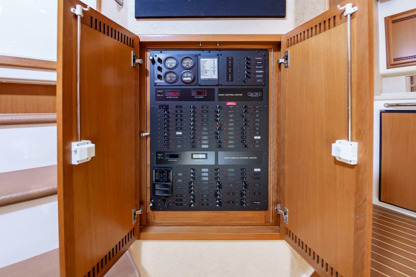 2008 Cabo 40 Express — photo 34