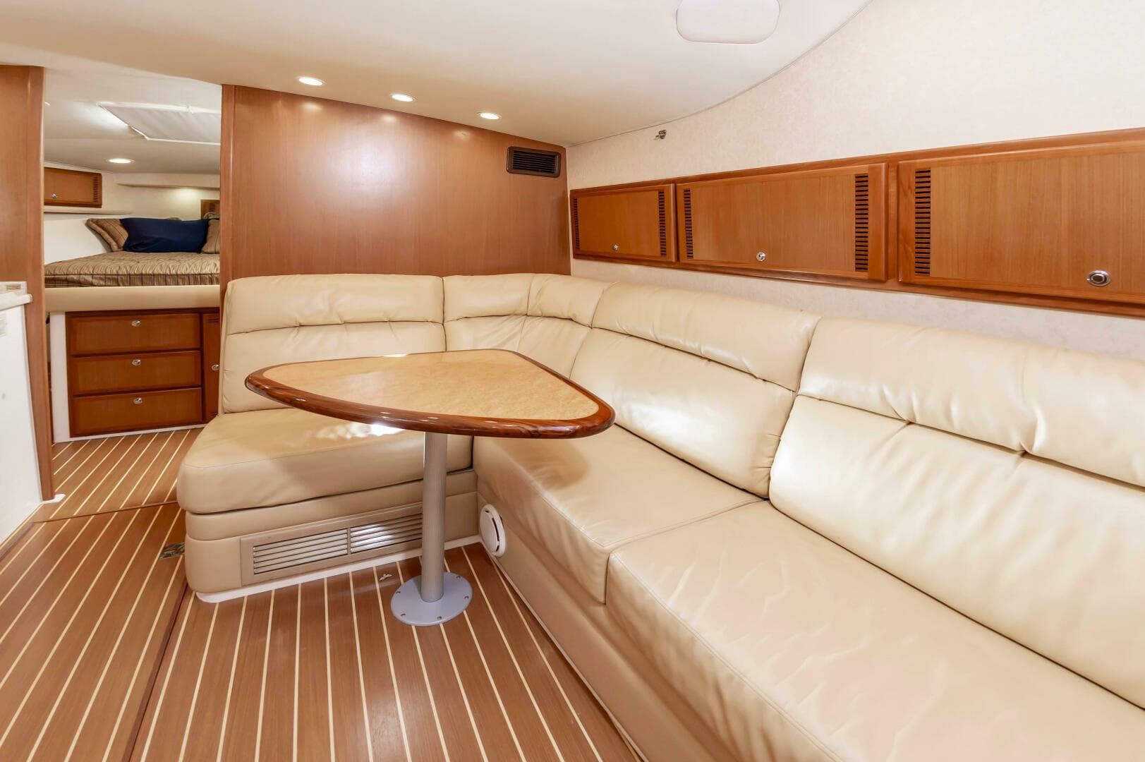 2008 Cabo 40 Express — photo 28