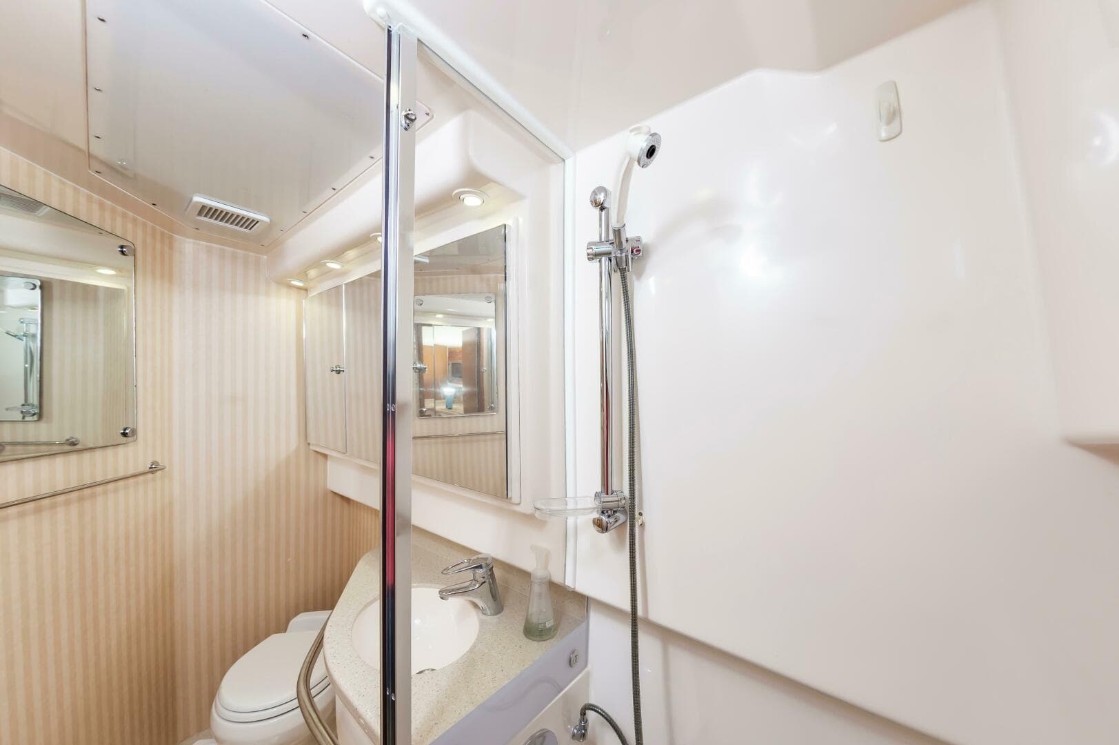 2008 Cabo 40 Express — photo 40