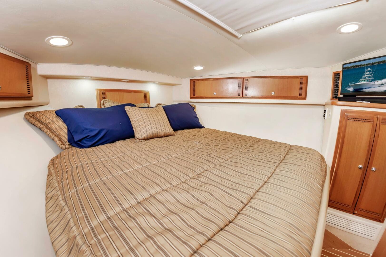 2008 Cabo 40 Express — photo 45