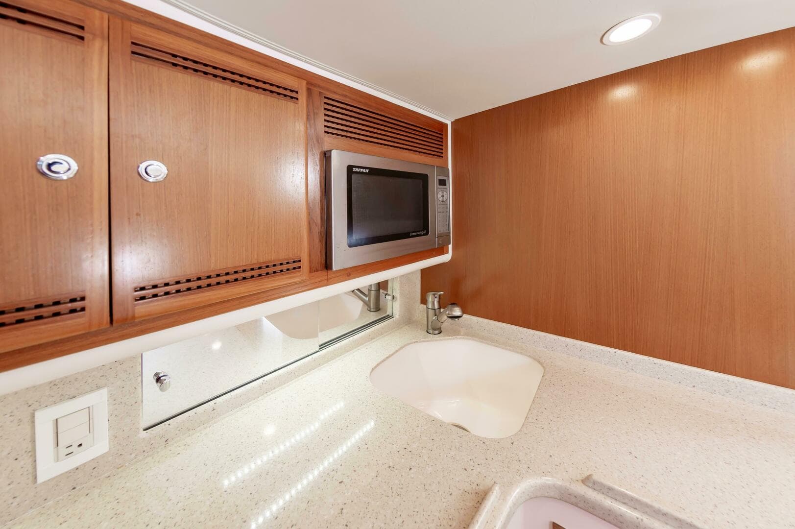 2008 Cabo 40 Express — photo 37