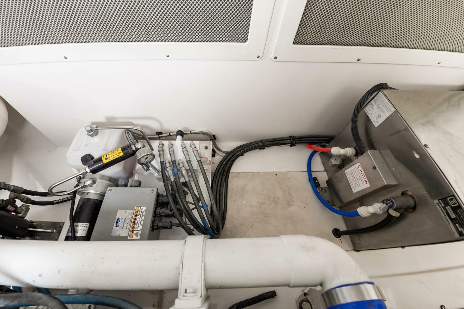 2008 Cabo 40 Express — photo 61