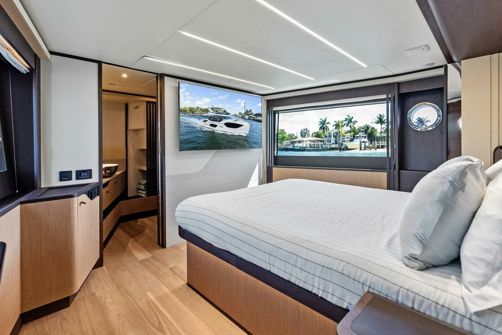 2023 Absolute 52 Fly — photo 59