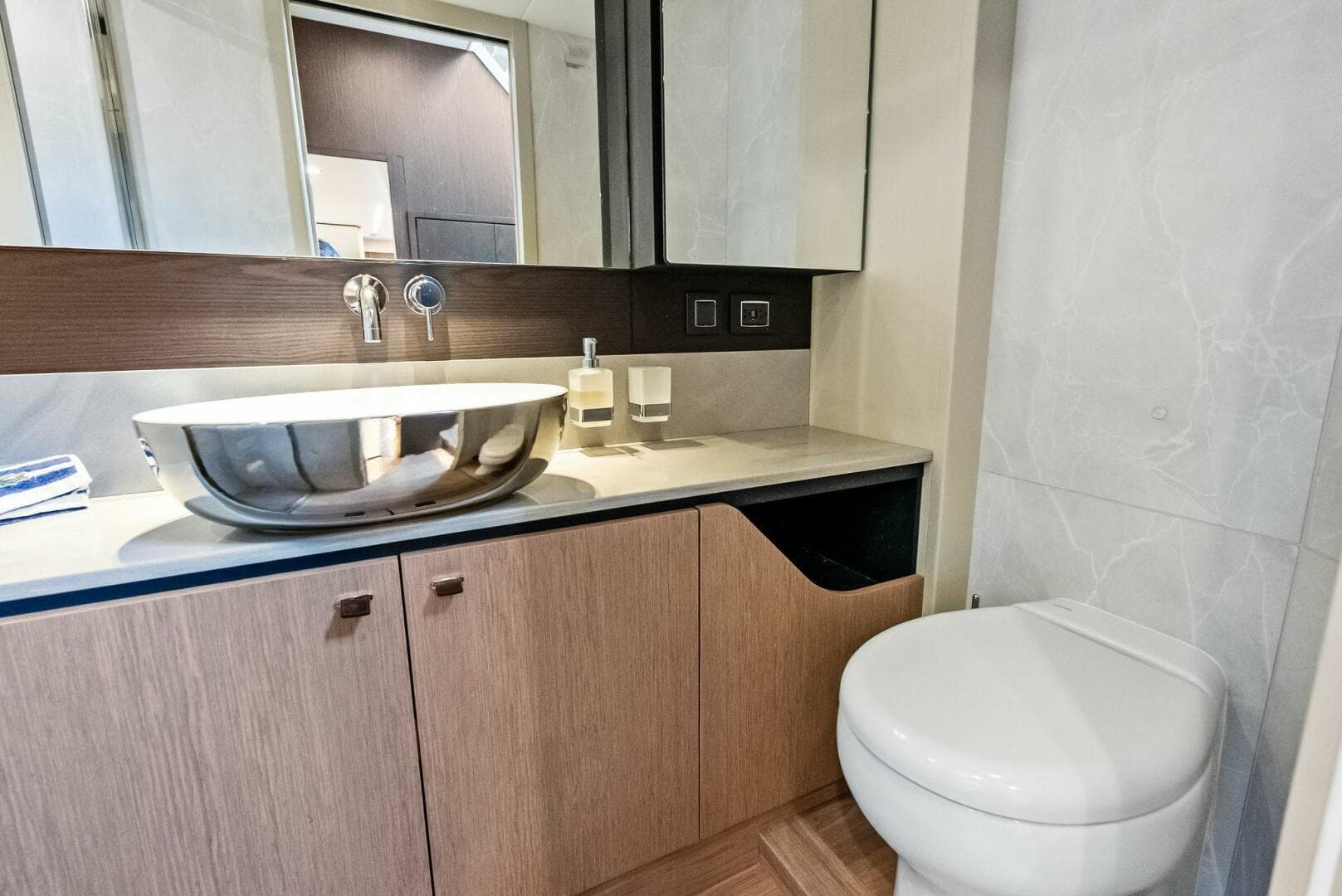 2023 Absolute 52 Fly — photo 69