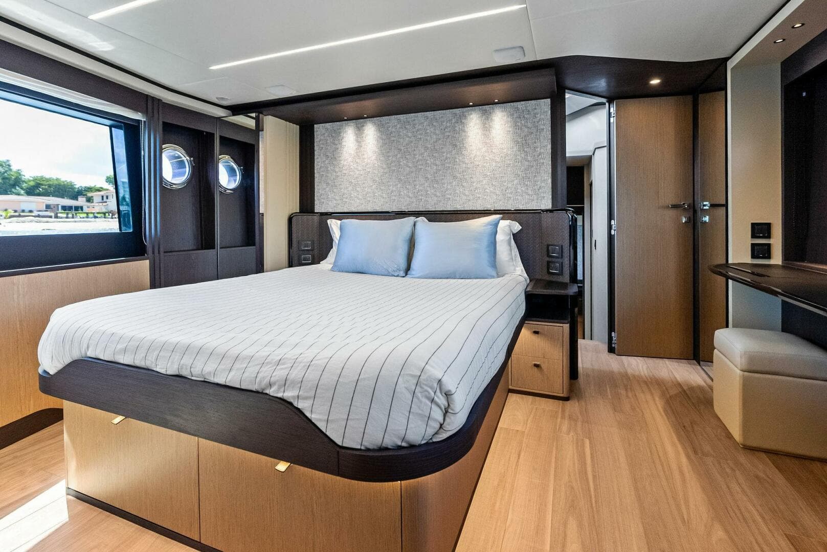 2023 Absolute 52 Fly — photo 58