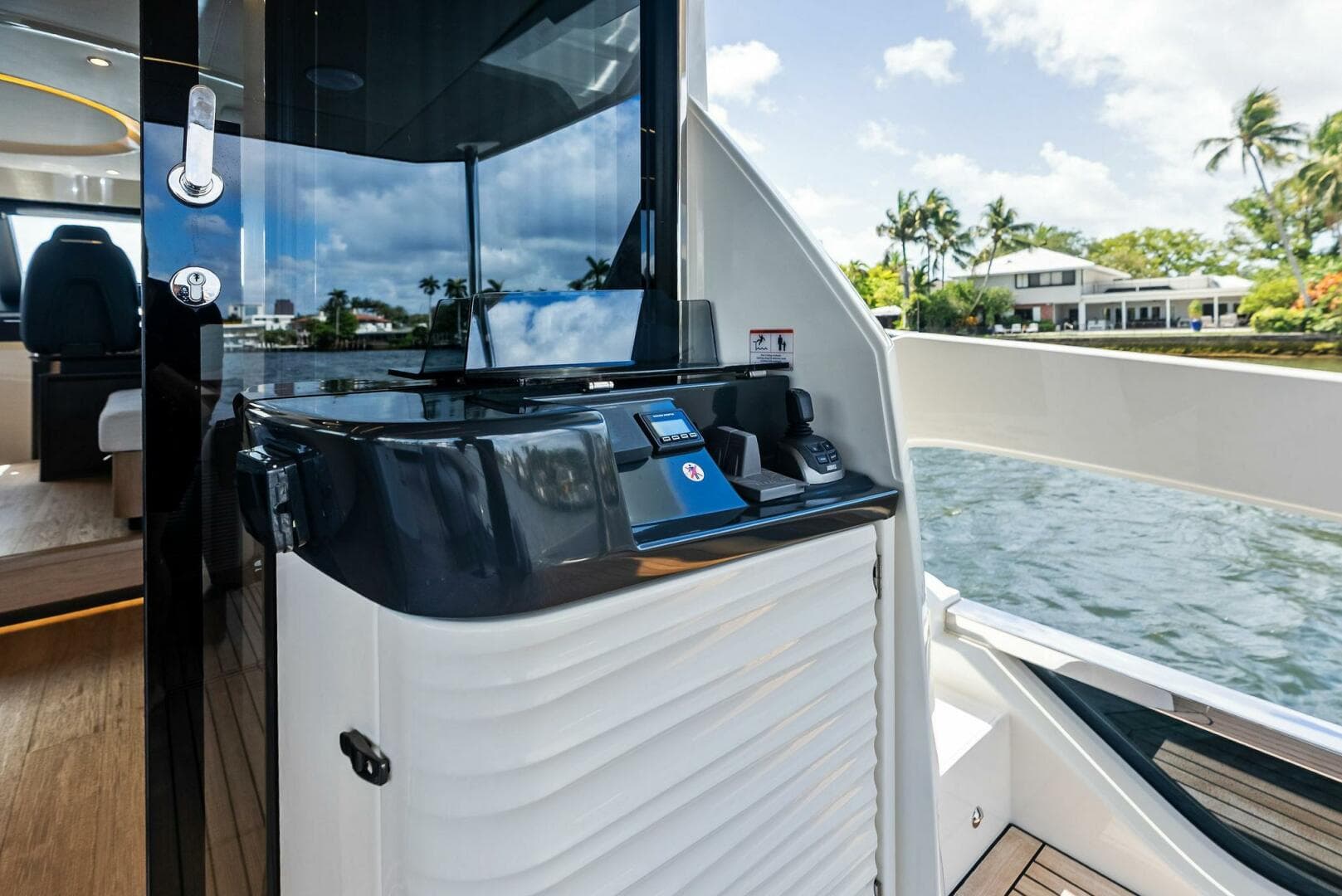 2023 Absolute 52 Fly — photo 22