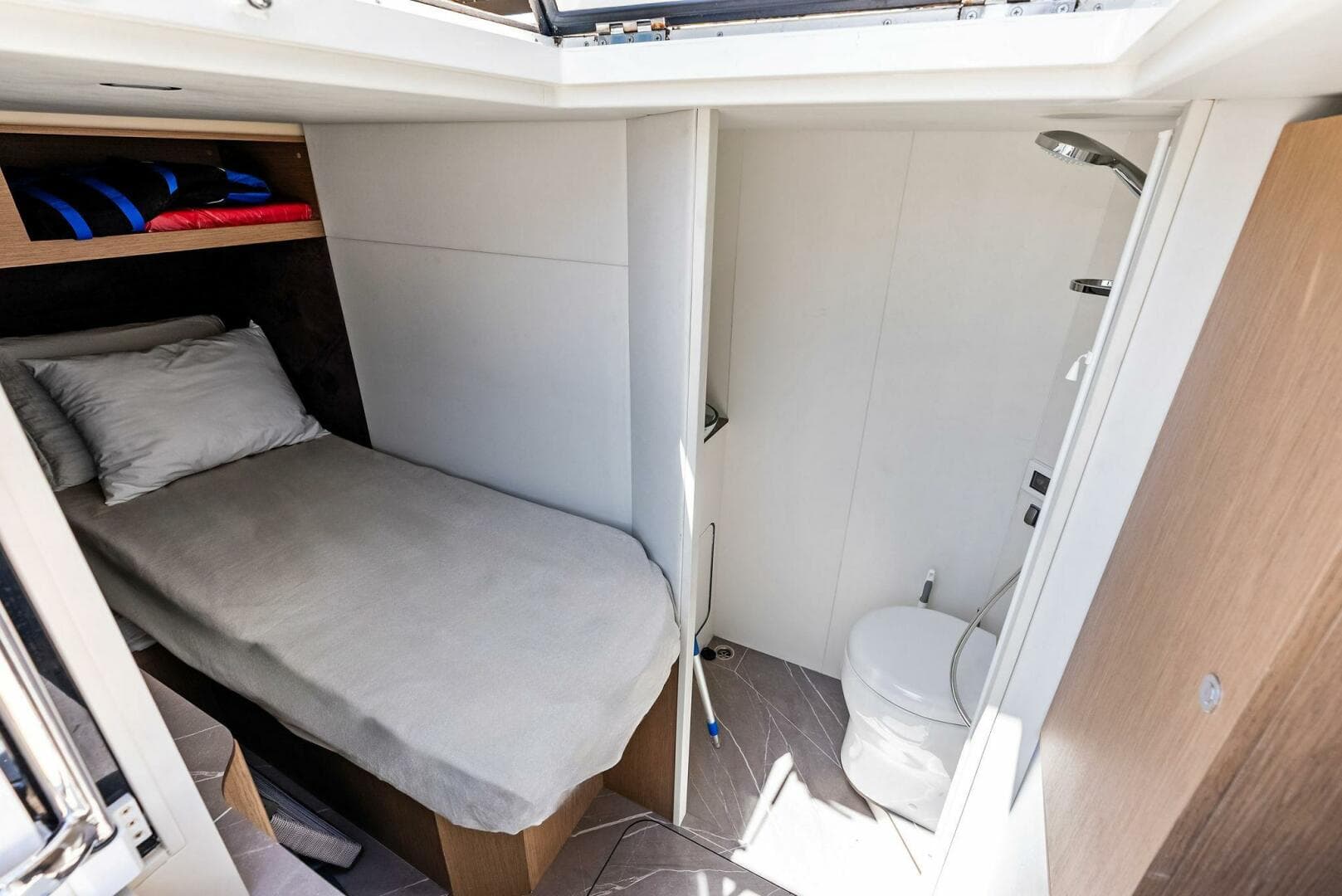 2023 Absolute 52 Fly — photo 73