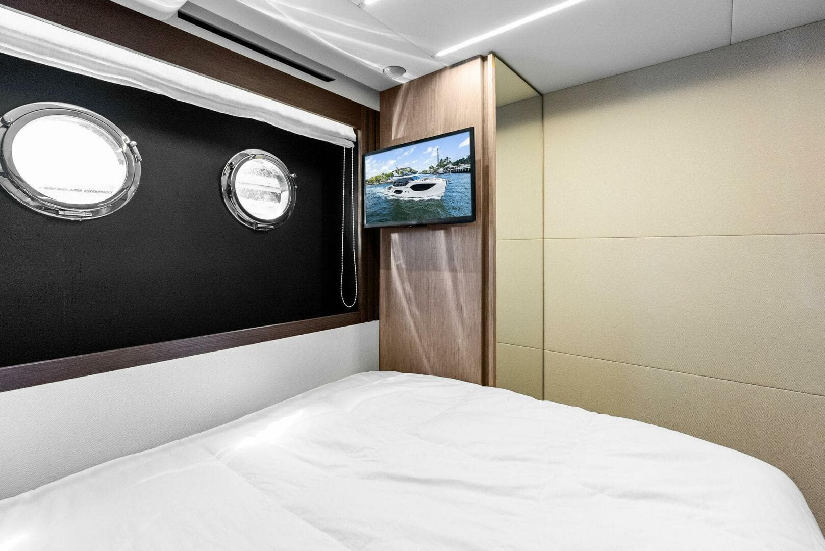 2023 Absolute 52 Fly — photo 68