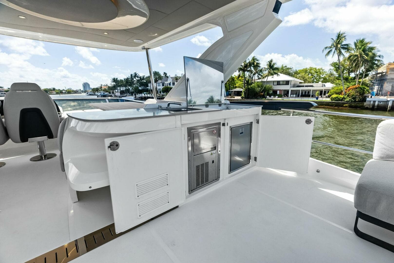 2023 Absolute 52 Fly — photo 32