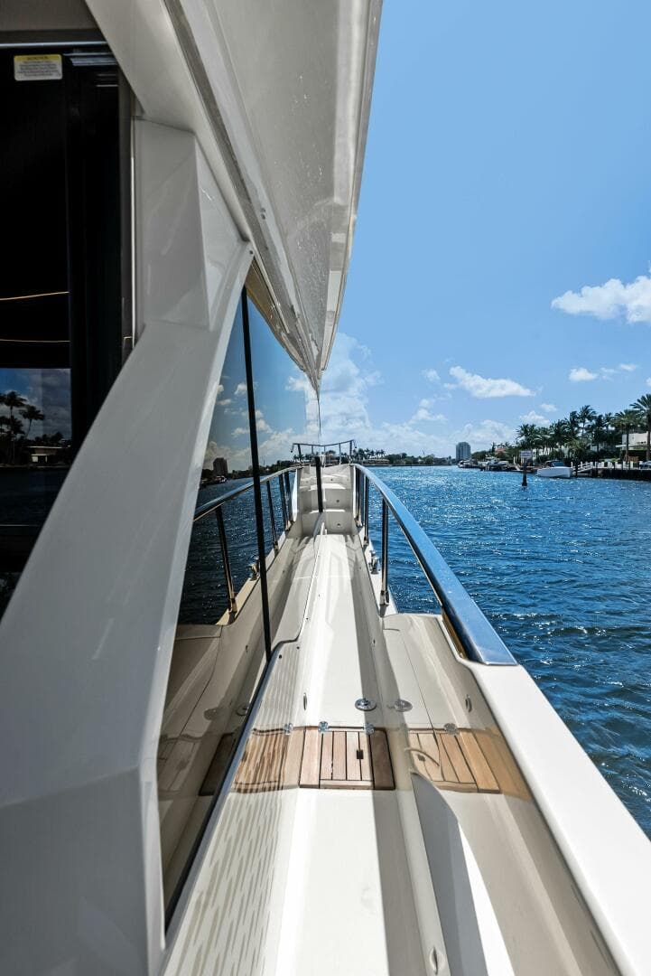 2023 Absolute 52 Fly — photo 23