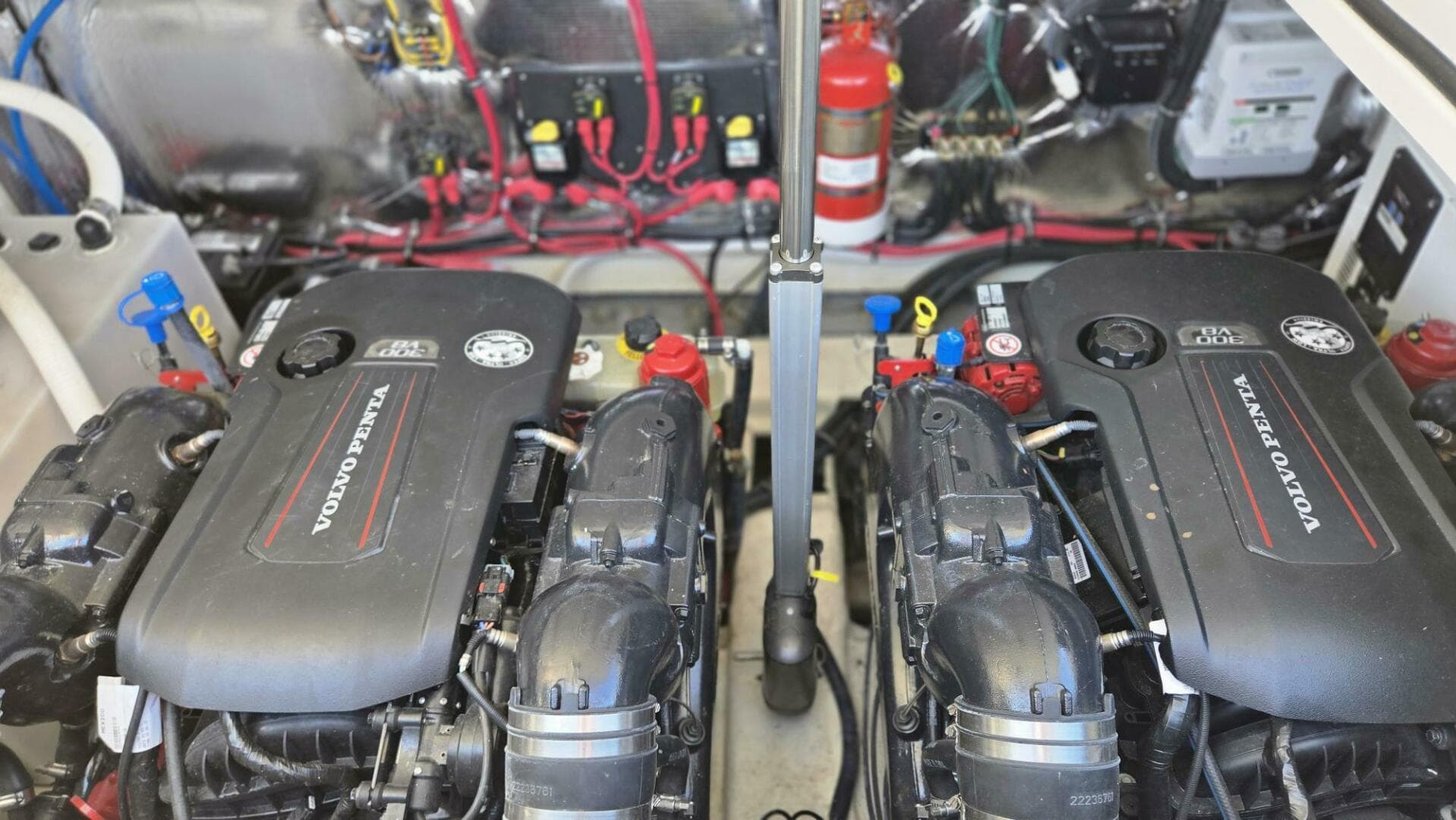 2017 Regal 32 Express — photo 11