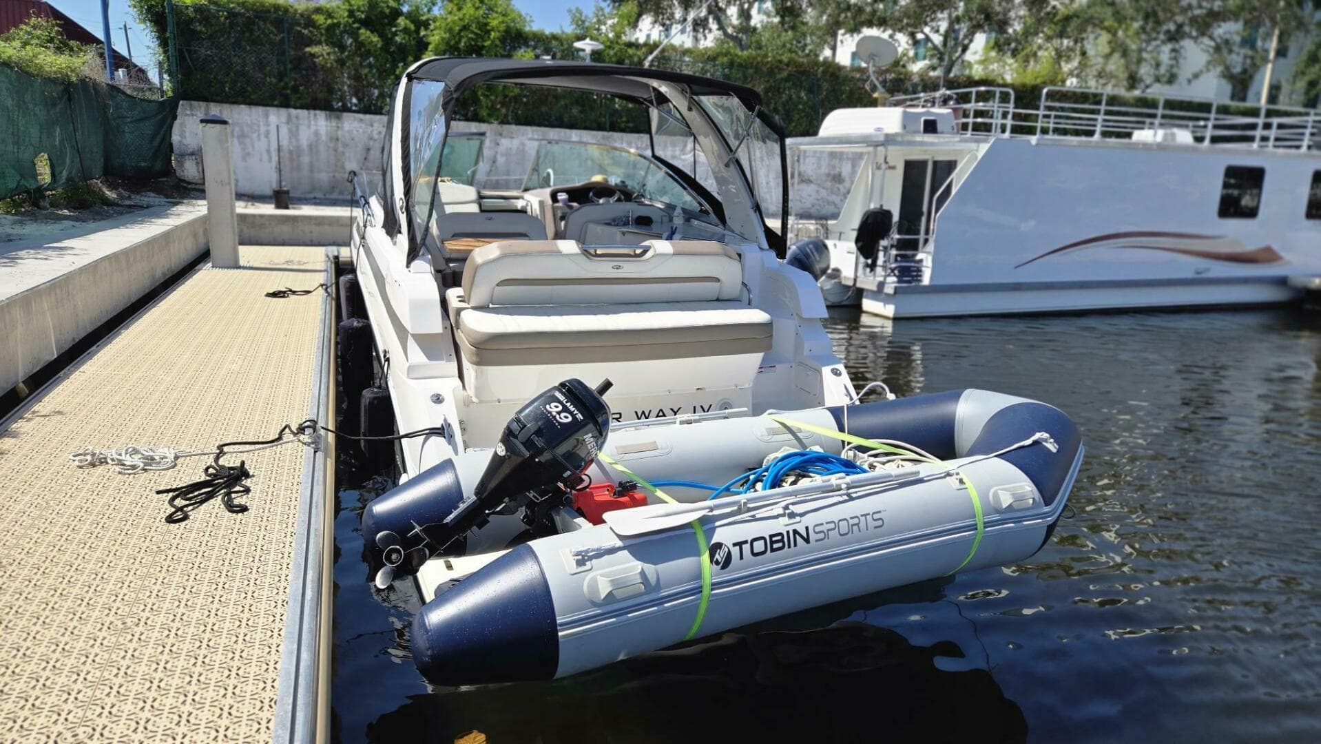 2017 Regal 32 Express — photo 13