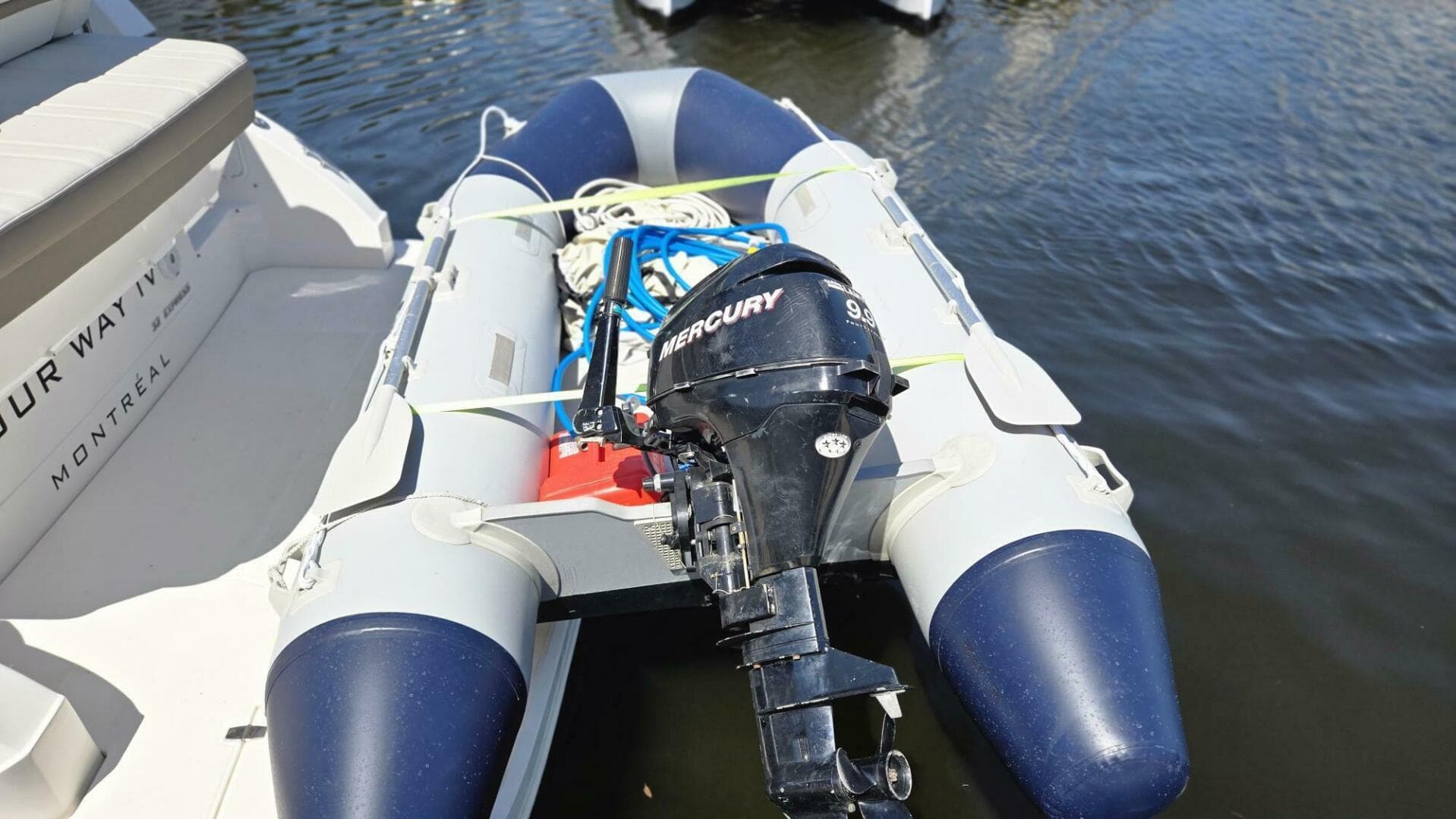 2017 Regal 32 Express — photo 12