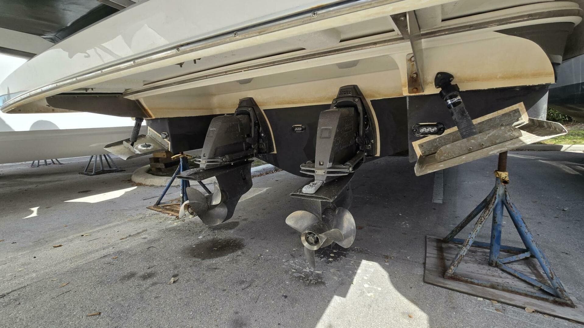 2017 Regal 32 Express — photo 3